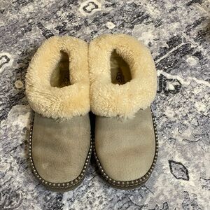 UGG gray Slippers with Cream Shearling